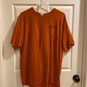 Men’s graphic tee size XL.